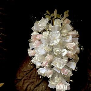 Beautiful silk Bridal Bouquet with FREE Cake server